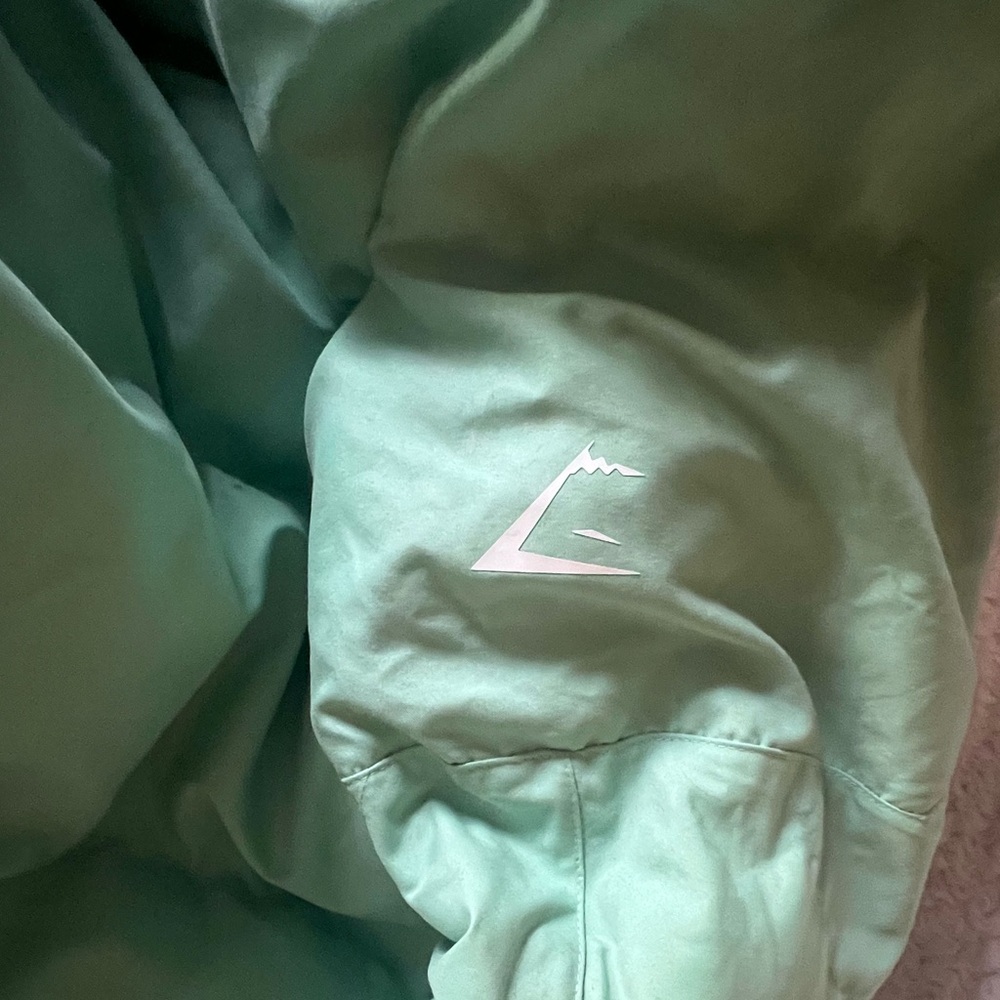 Gymshark Women's Mint Green Puffer Jacket - Picture 9 of 10